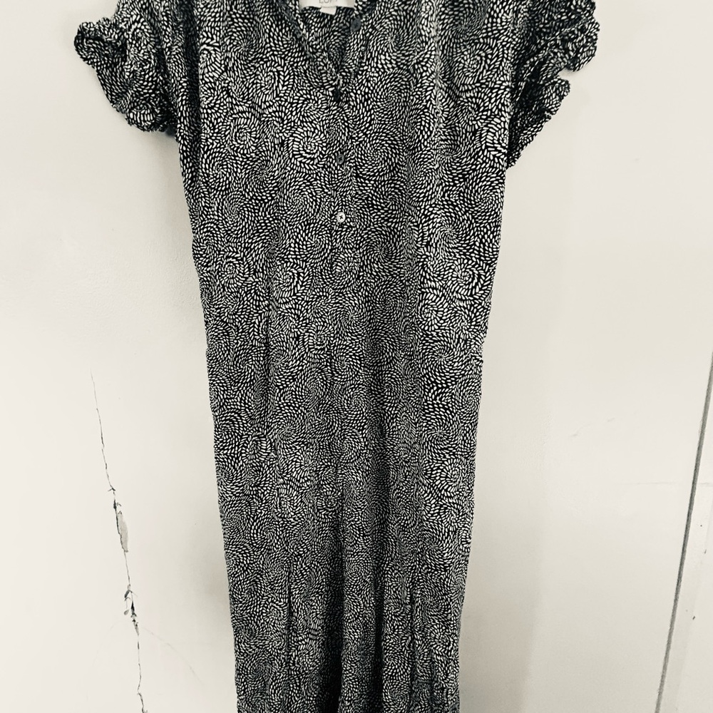 Loft Elegant Black and White Patterned Lightweight Dress with Ruffle Sleves